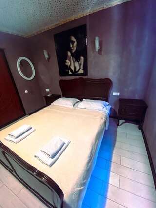 Отель Hotel Lux Aquapark Полтава Улучшенный двухместный номер с 1 кроватью или 2 отдельными кроватями-1